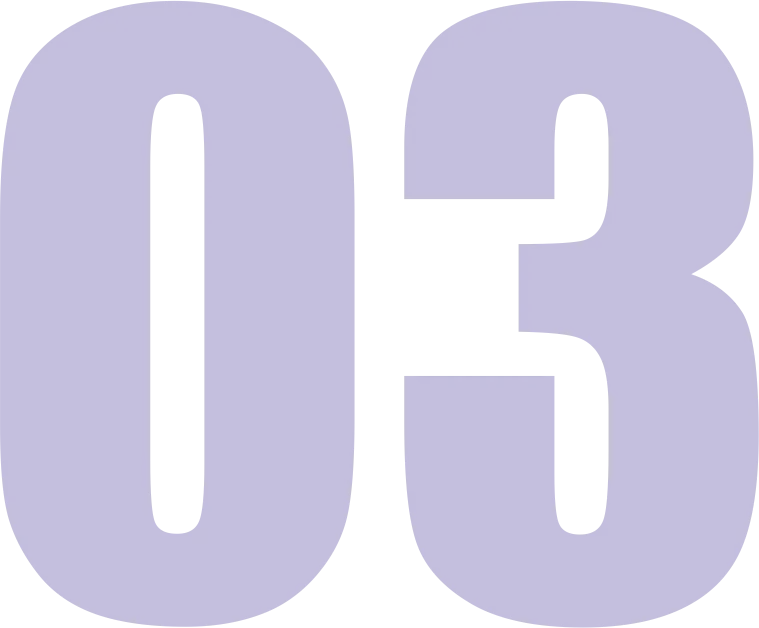 Le chiffre « 03 » en caractères gras violet clair sur fond blanc uni.