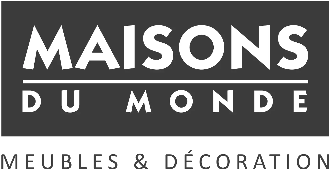 Logo de Maisons du Monde, présentant un texte blanc sur un fond rectangulaire gris foncé avec le slogan en dessous.