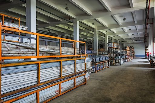 toko besi menjual banyak produk