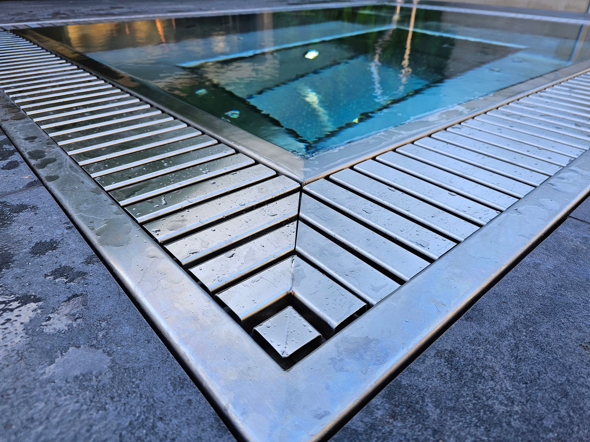 <p class="rteBlock">Stainless Steel Swimming Pool Grating</p>