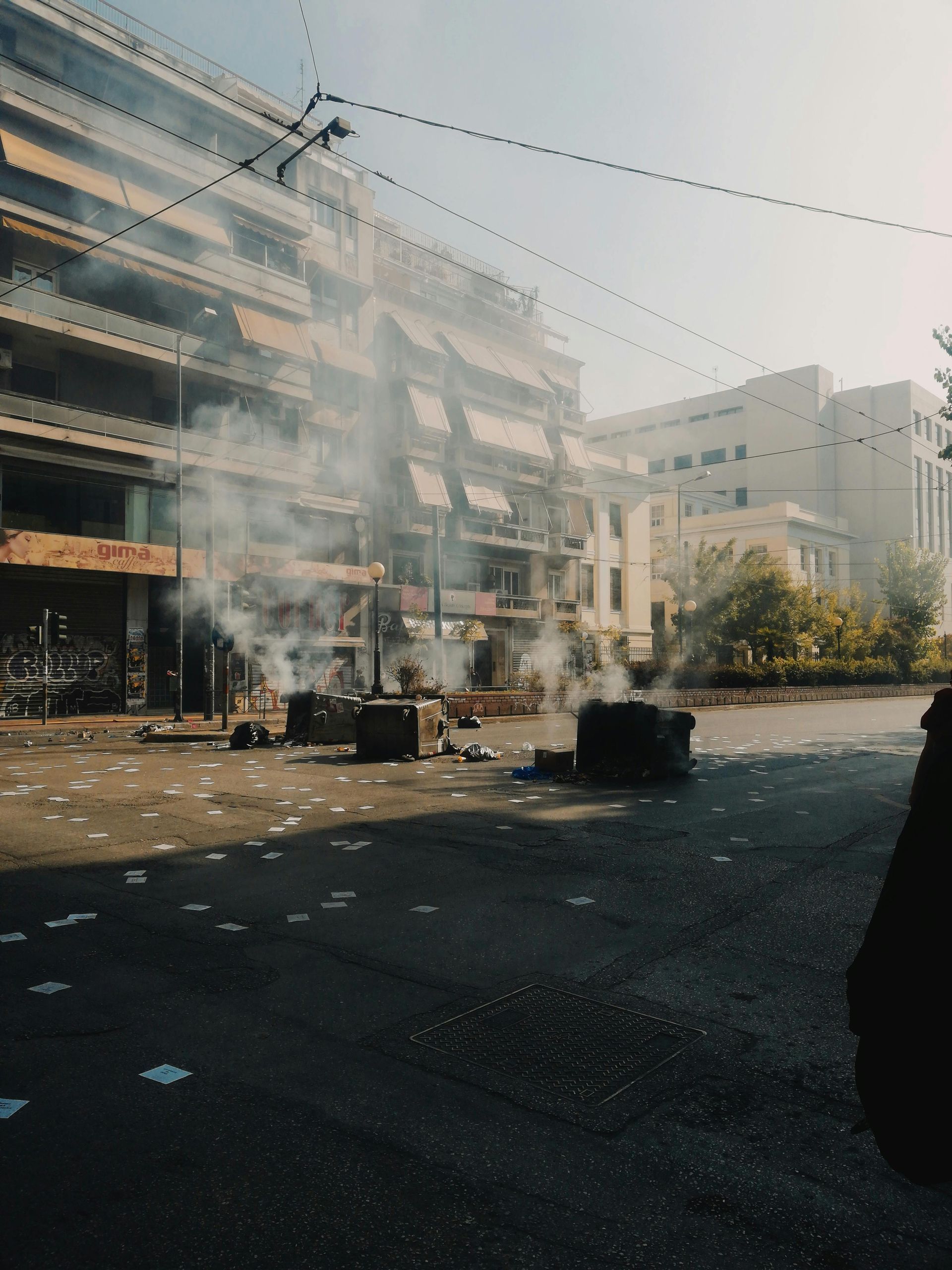 Smoke is coming out of a building in a city