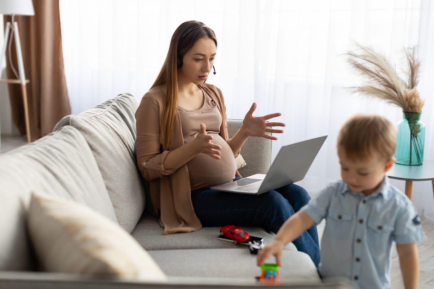 25 Best Jobs For Pregnant Women: How To Make Money While Pregnant In 2024