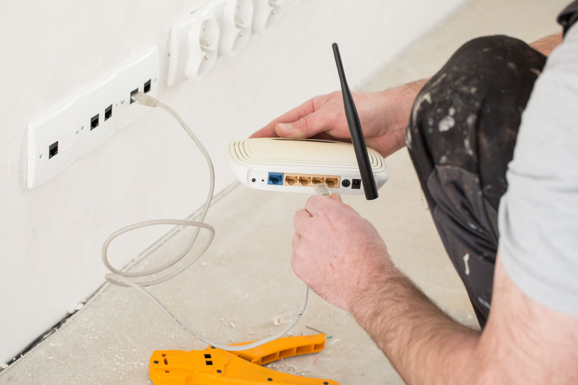 A technician is performing internet connection support, checking the Wi-Fi. A technician is performing internet connection support, checking the Wi-Fi.