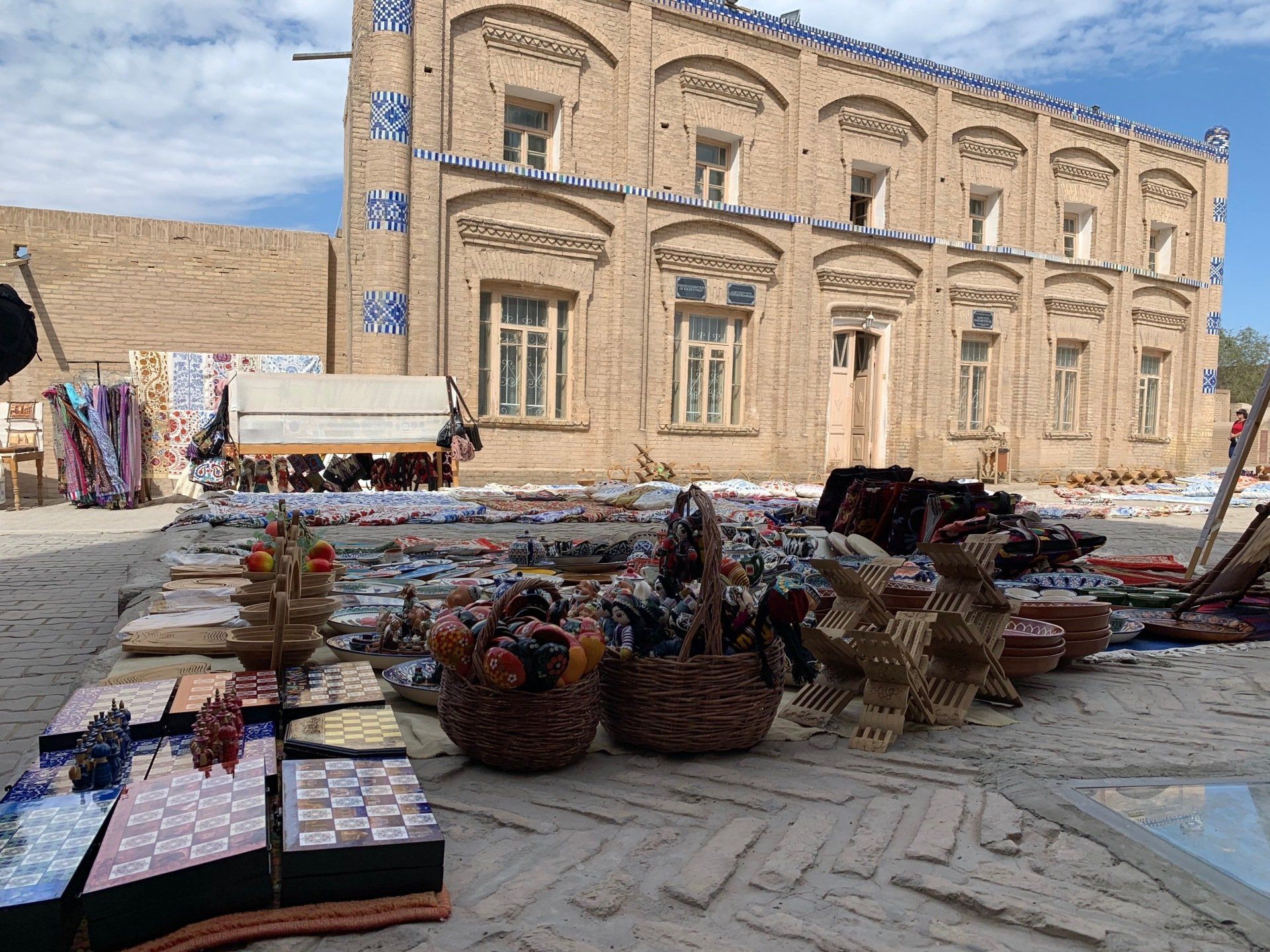 uitstalling van souvenirs in Khiva