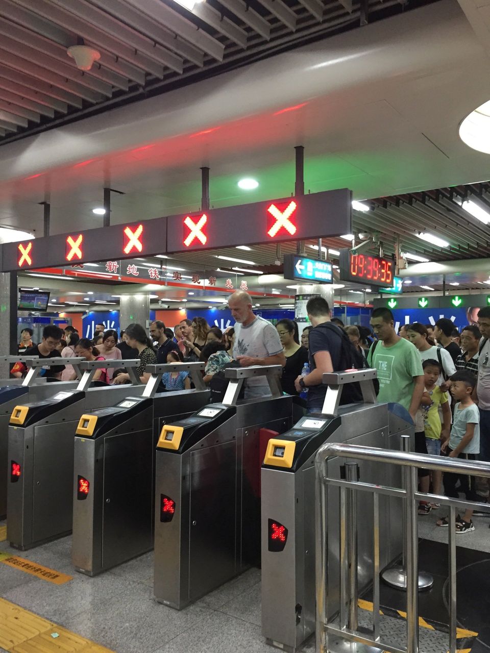 inchecken bij toegangspoortje metro beijing