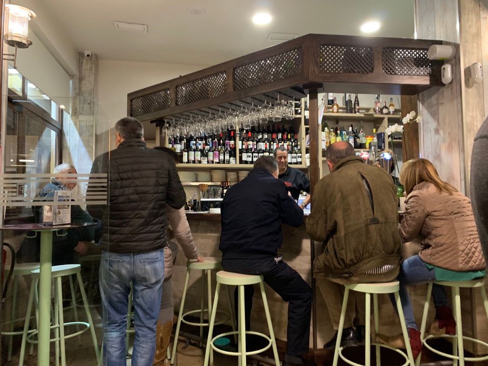 Cafe in Ronda met locals aan de bar