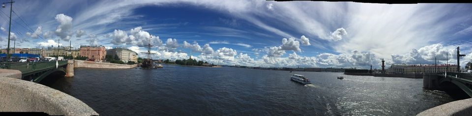 panorama over water naar Hermitage st Petersburg