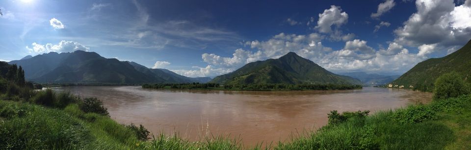 panorama foto van een bocht in de rivier de yangtze