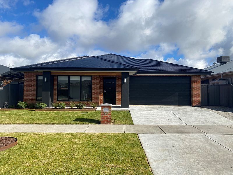 A Front View of an Aesthetic White House | Ballarat, Vic | West End Support Services