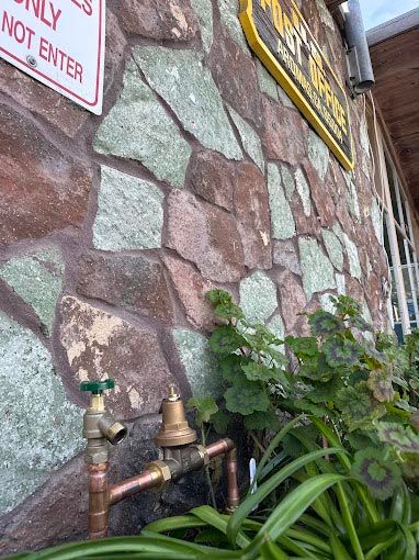 A brick wall with a sign that says only not enter