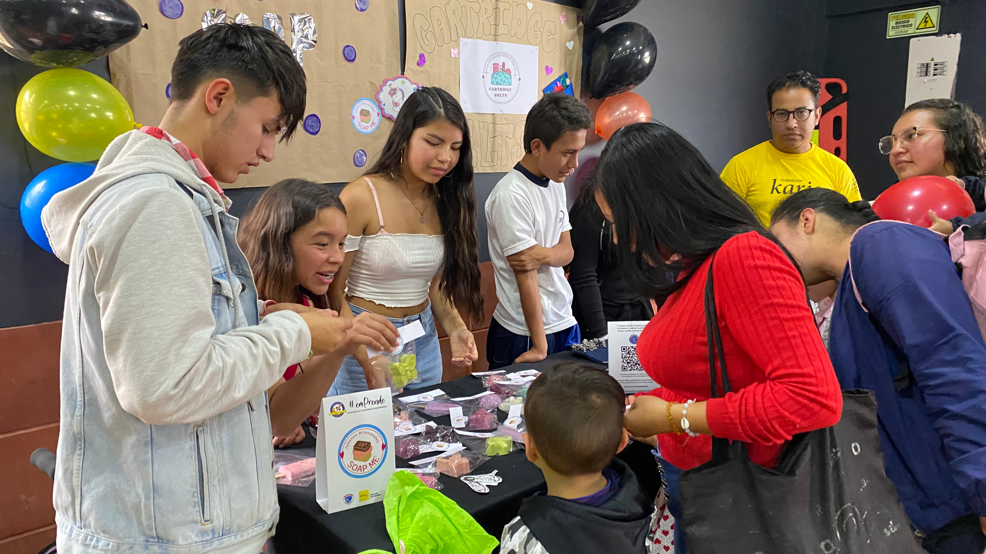 Voluntarios de la Fundacion Karis 