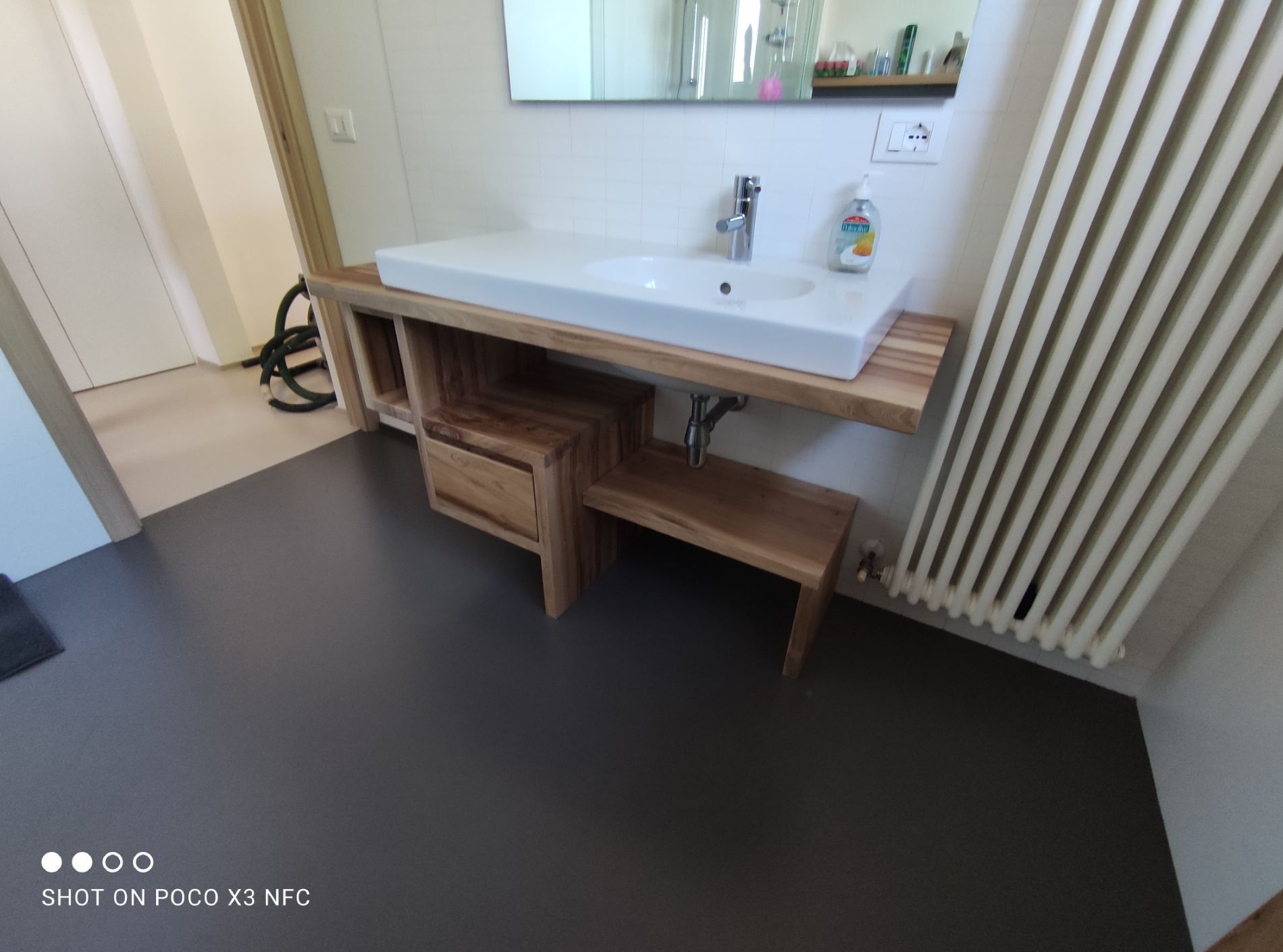 mobili in legno per il bagno