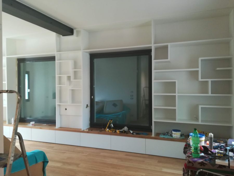 montaggio di una libreria su misura