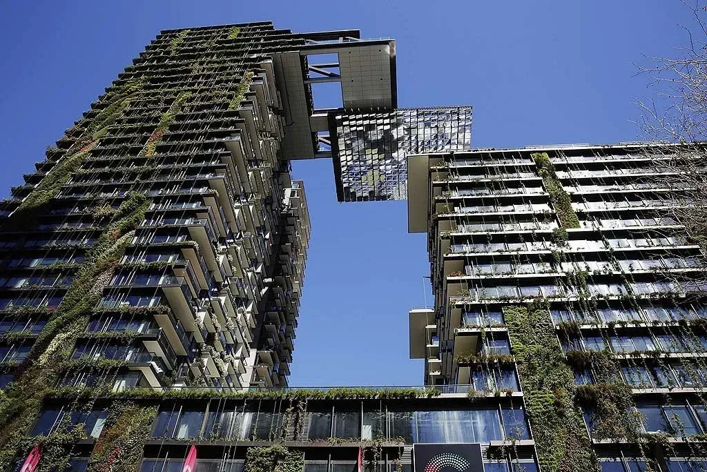 One Central Park Apartments