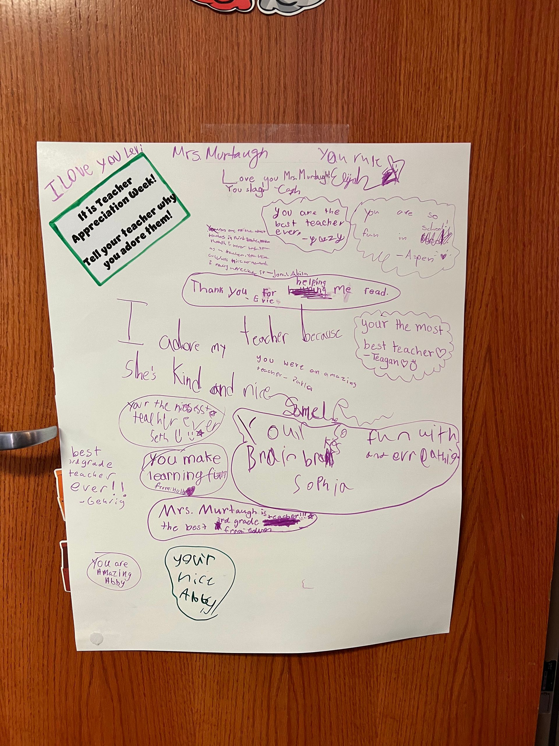 A piece of paper on a door that says ' i love you ' on it