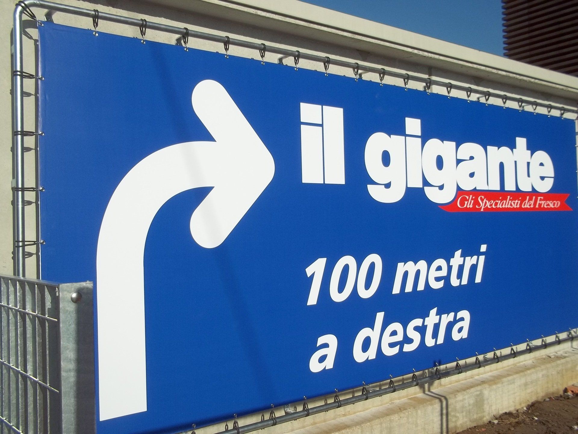 Cartello blu: supermercato 