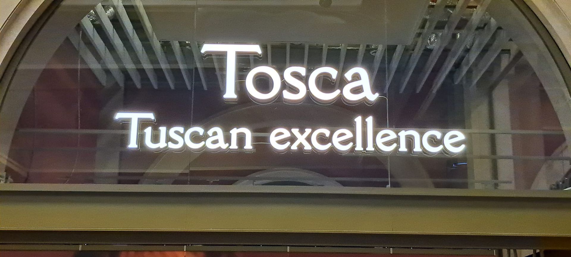 Insegna del ristorante Tosca, 