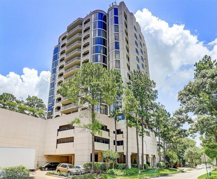 A tall building with cars parked in front of it