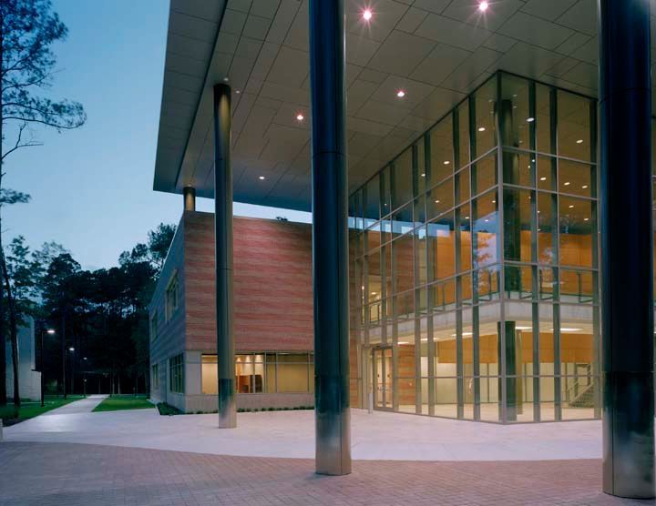 A large building with a lot of windows and columns