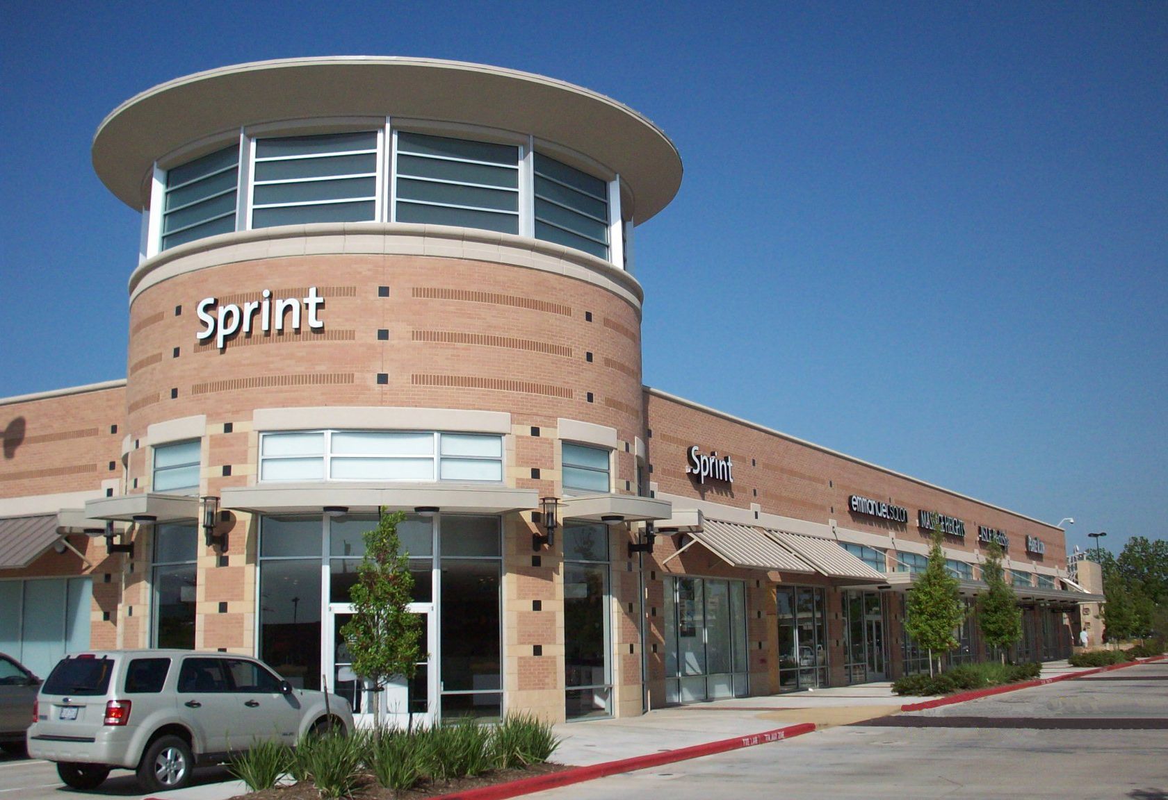 A sprint store with cars parked in front of it