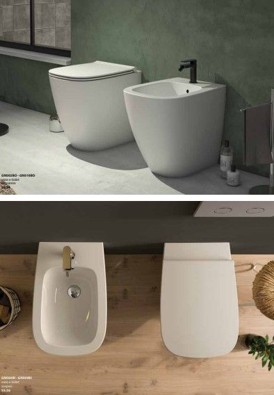 Un bagno con due wc e un bidet