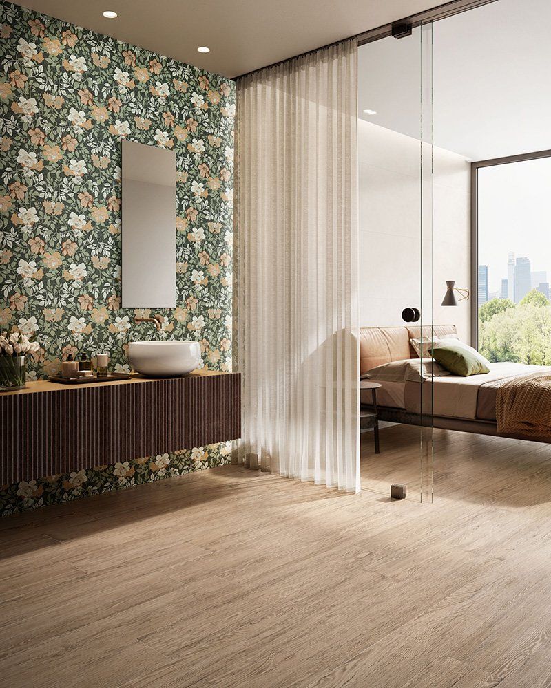 Un bagno con un lavandino e un letto accanto a una finestra.