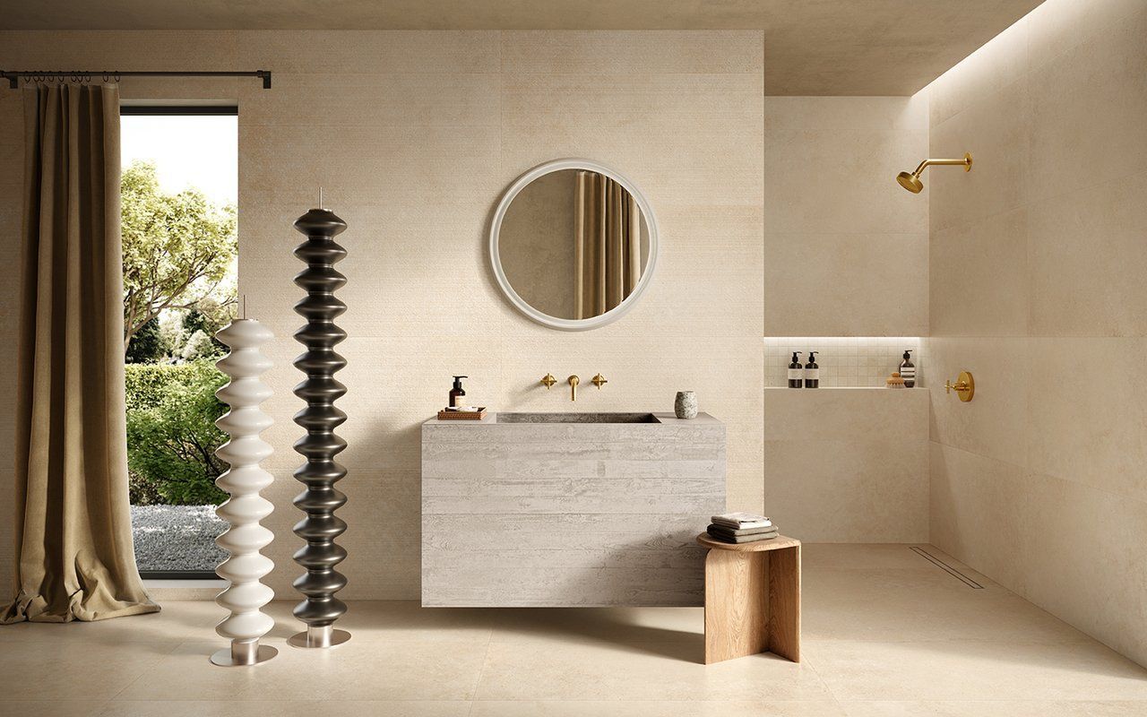 Un bagno con lavandino, specchio e termosifone.