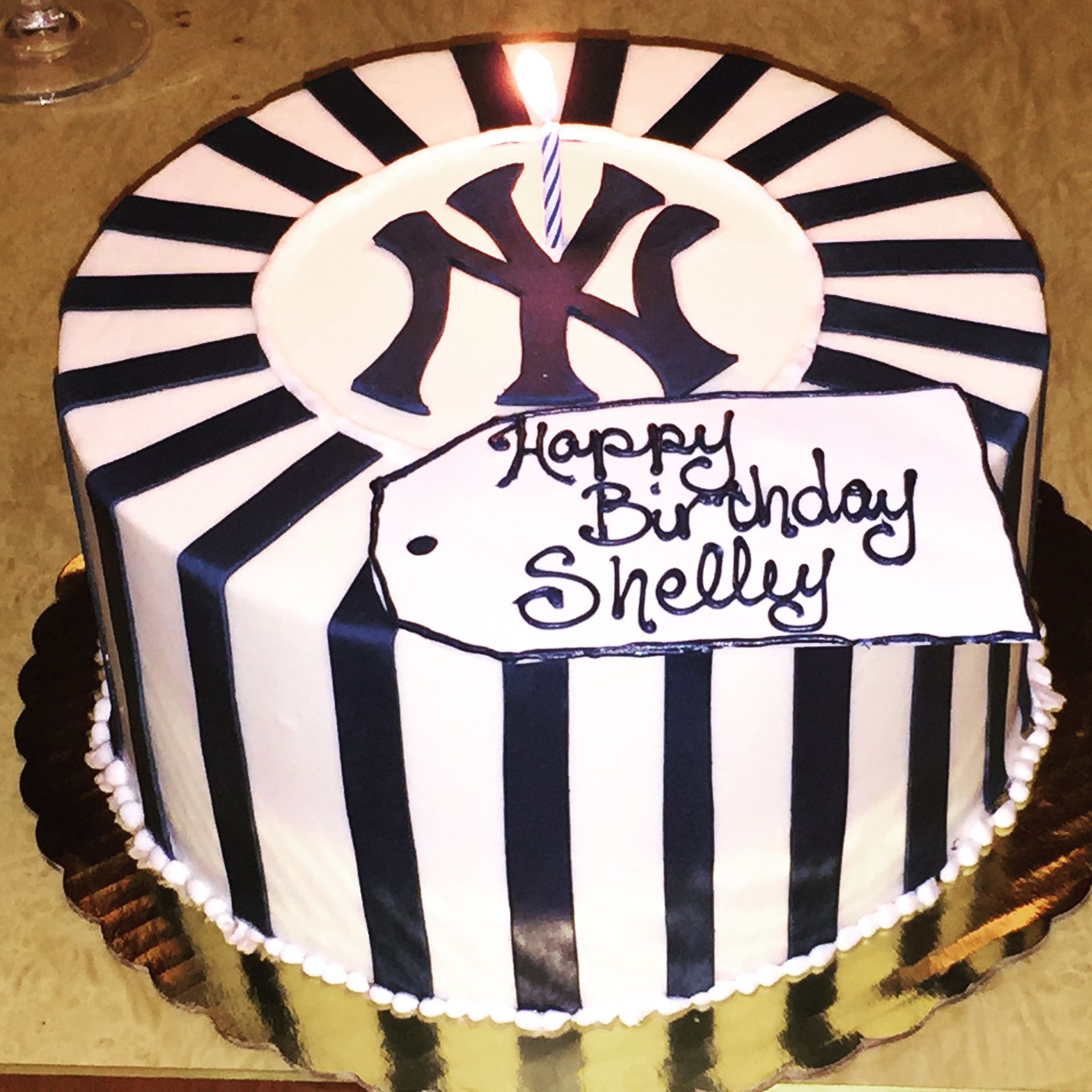 a new york yankees birthday cake for shelly