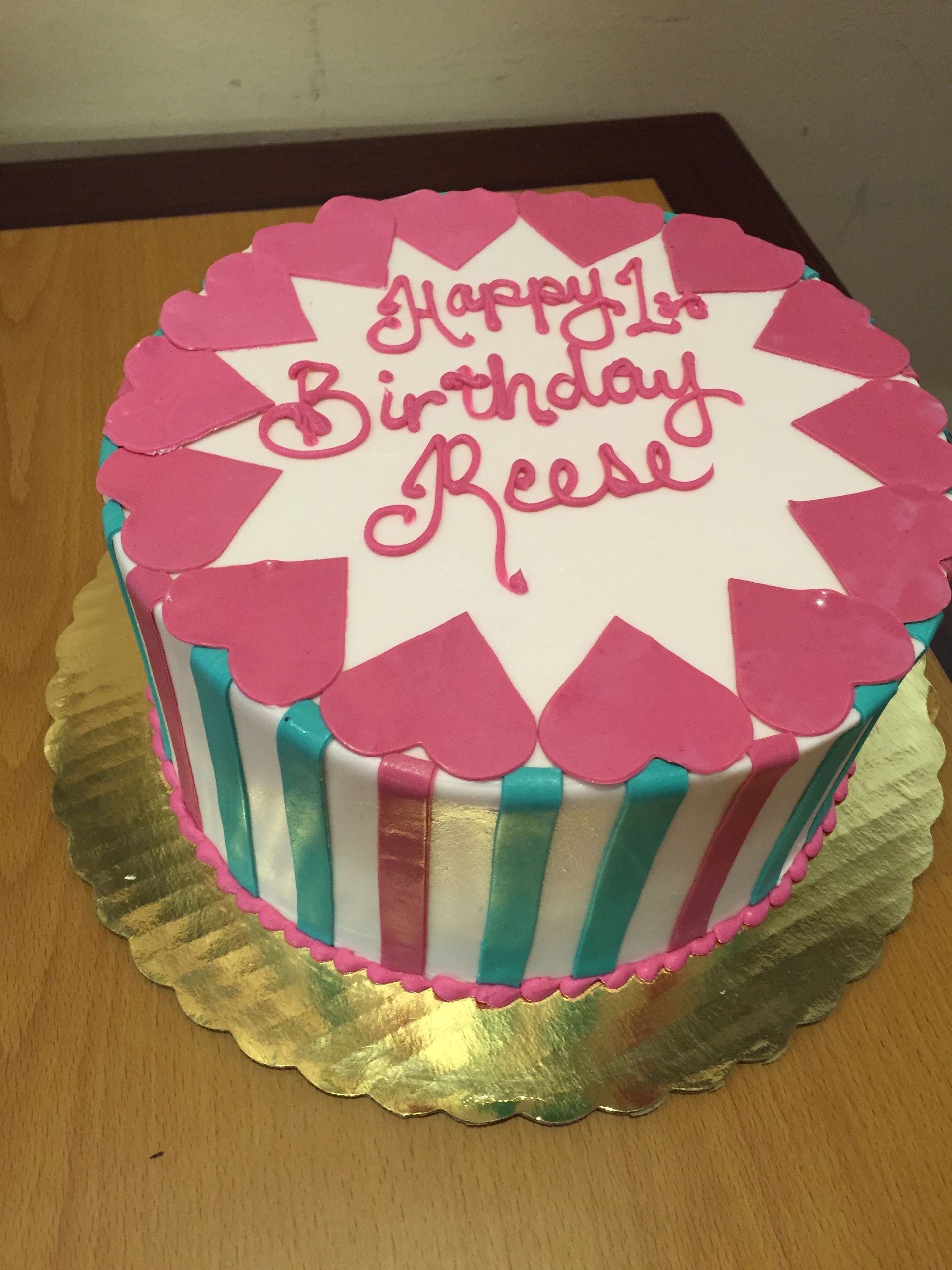 a cake that says happy 1st birthday reese on it
