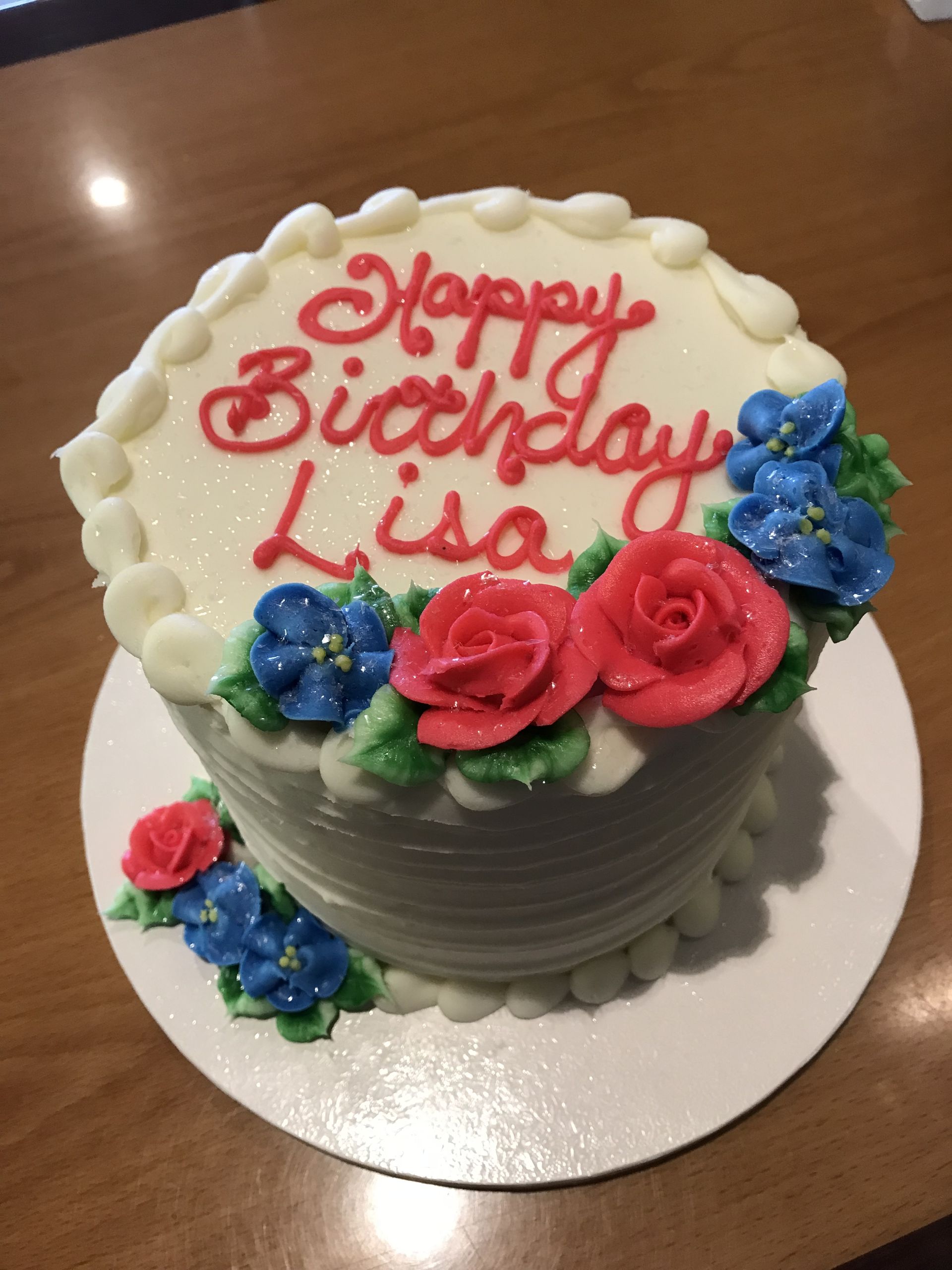 a cake that says happy birthday lisa on it