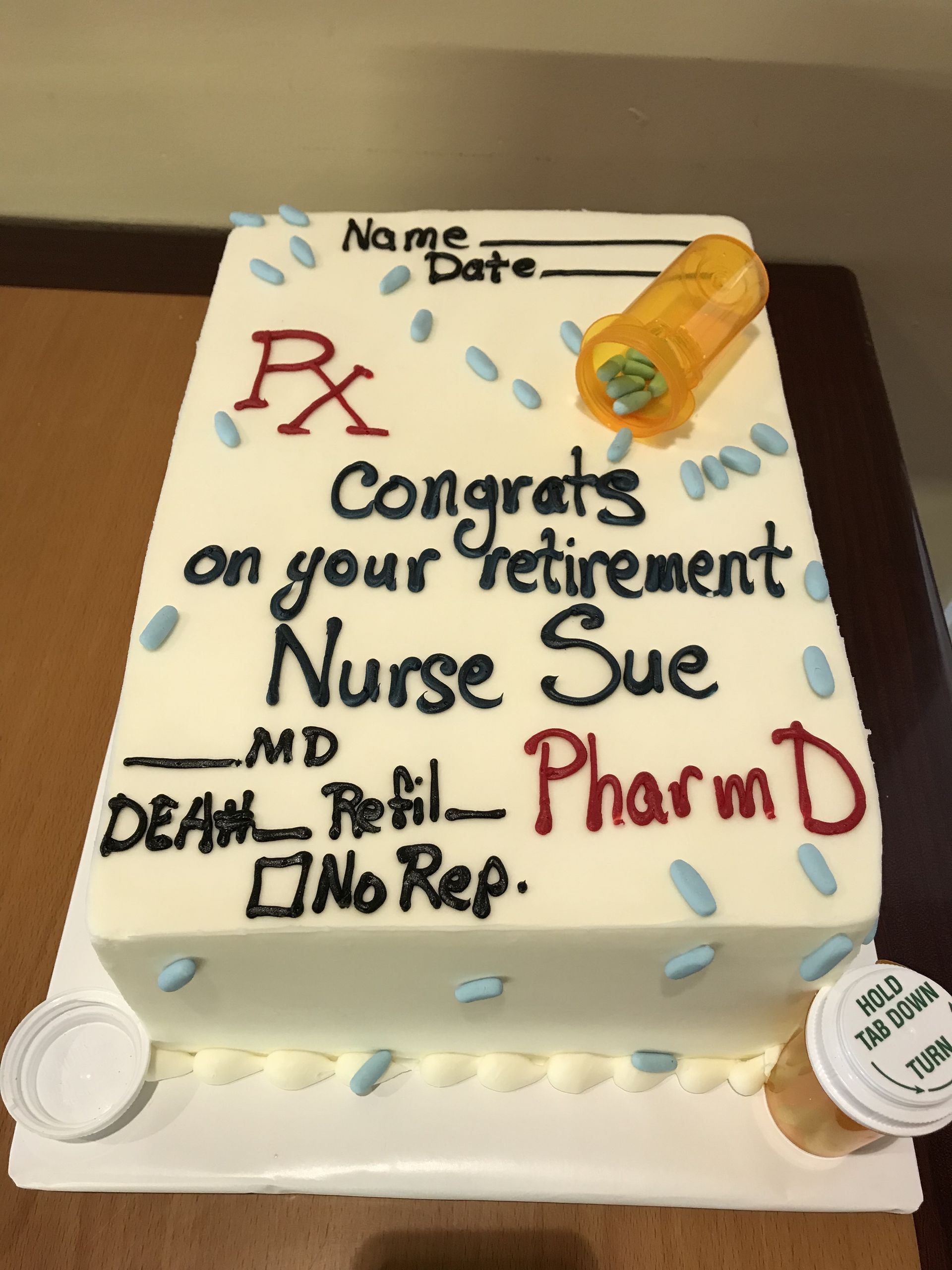 a cake that says congrats on your retirement nurse sue
