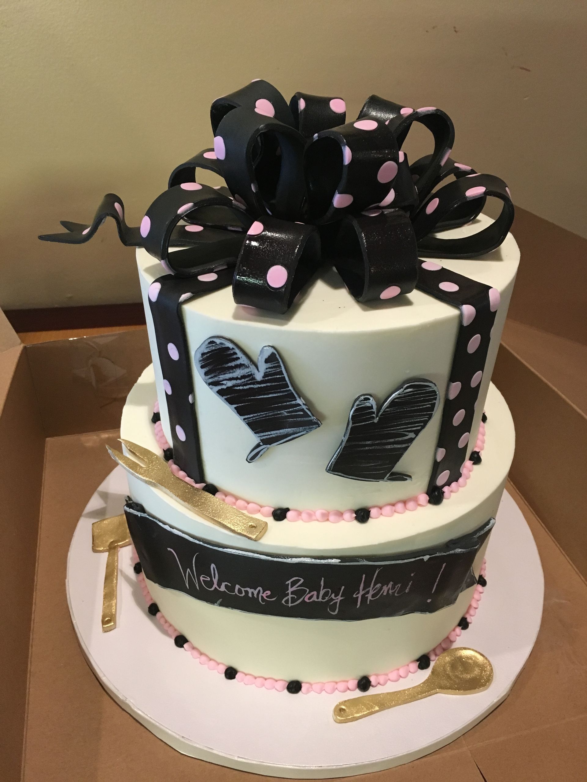 a cake that says welcome baby here on it