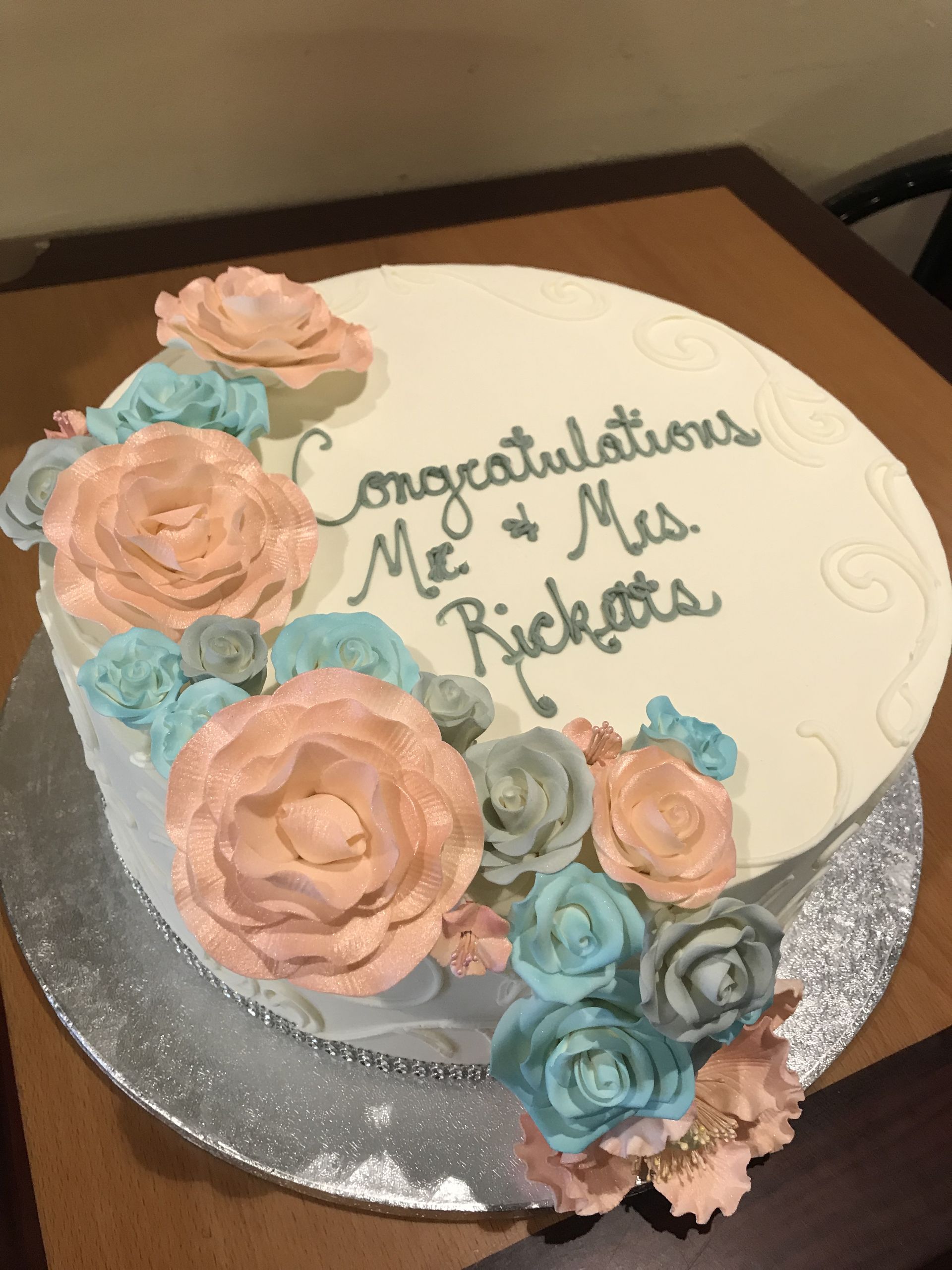 a cake that says congratulations on it