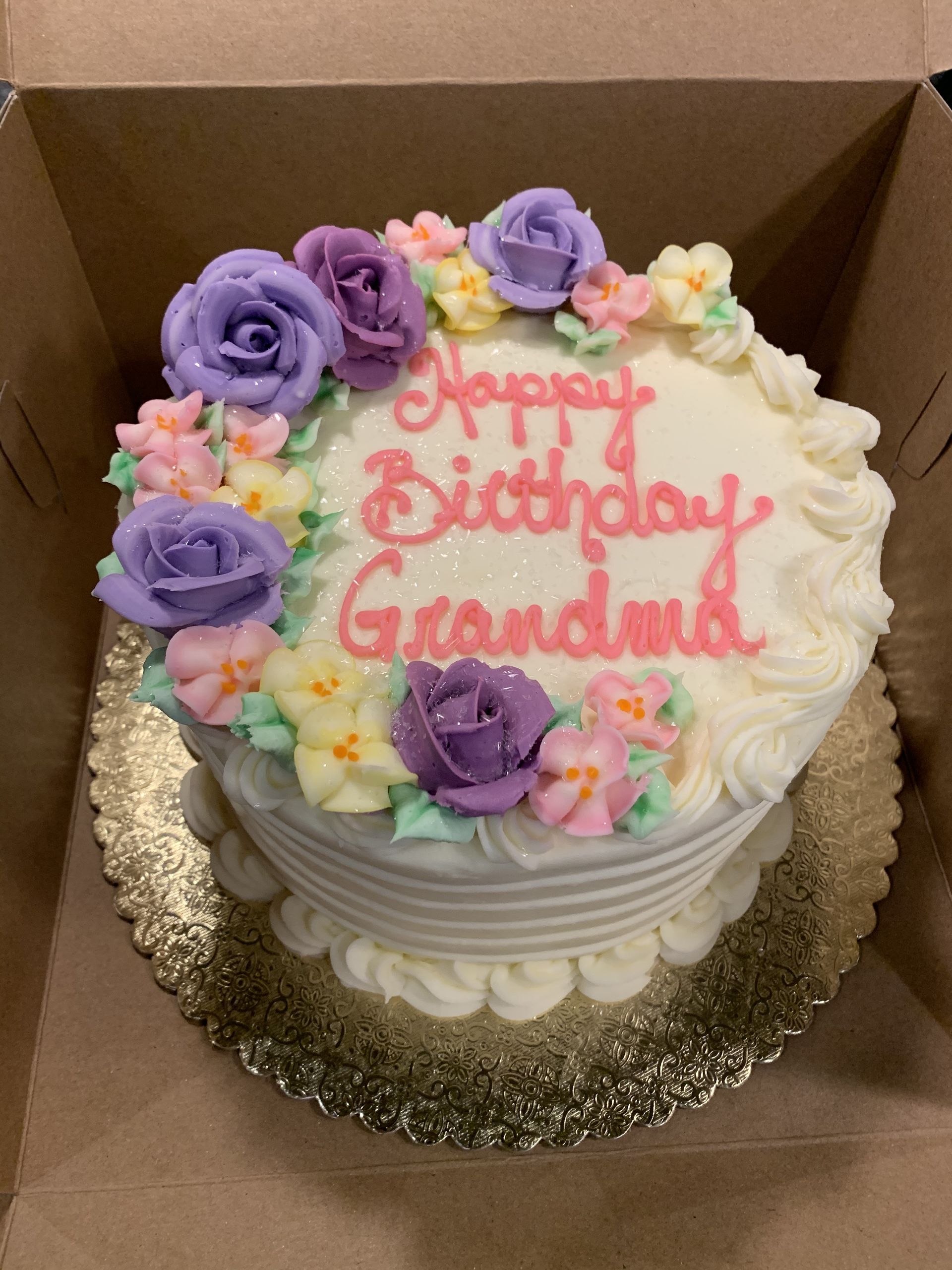 a cake that says happy birthday grandma on it