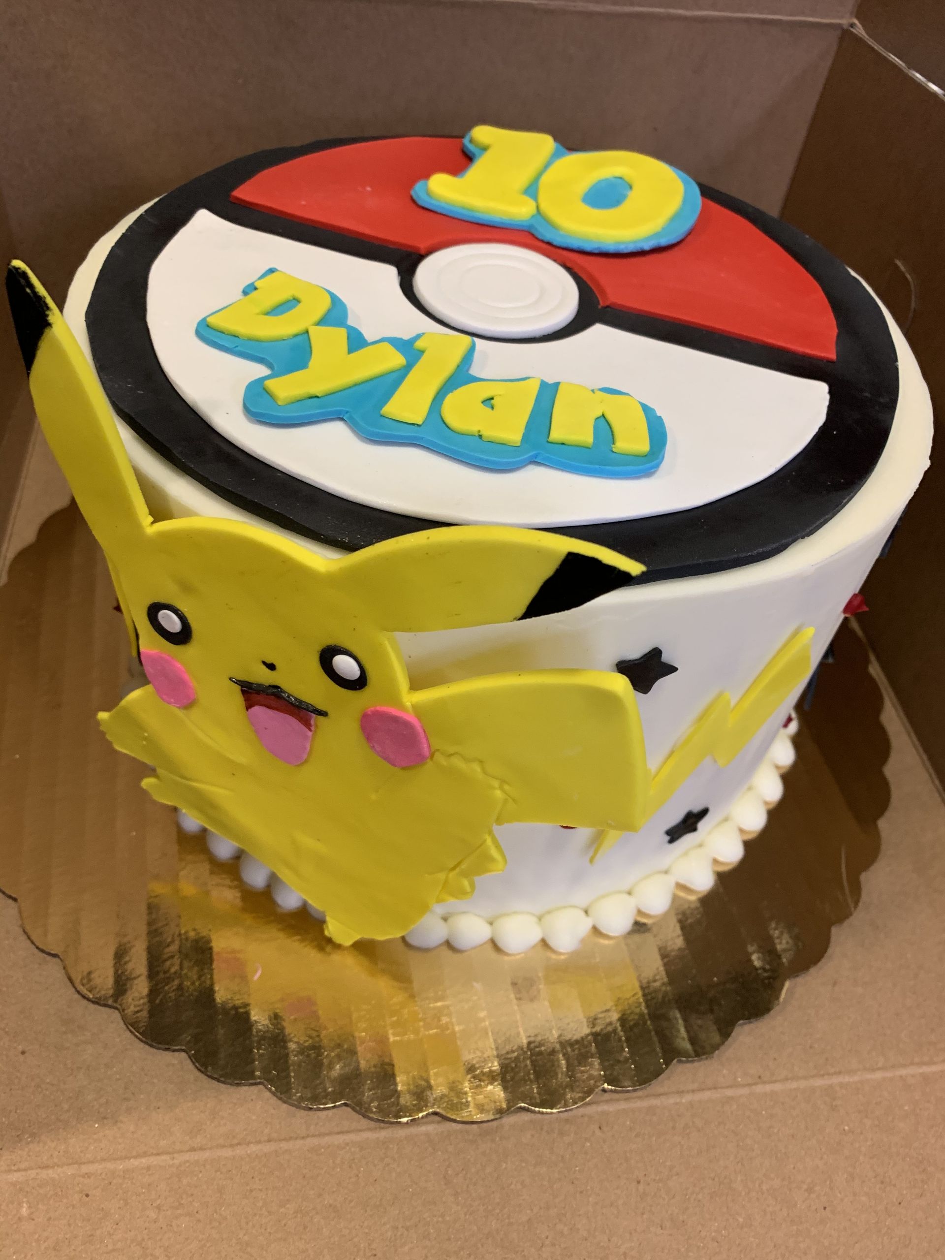 a birthday cake for a boy named dylan