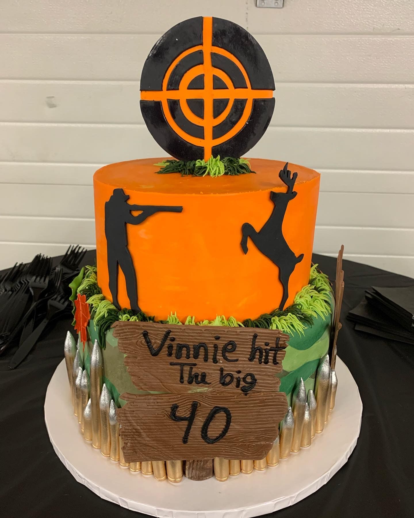 a cake that says ' vinnie hit the big 40 ' on it