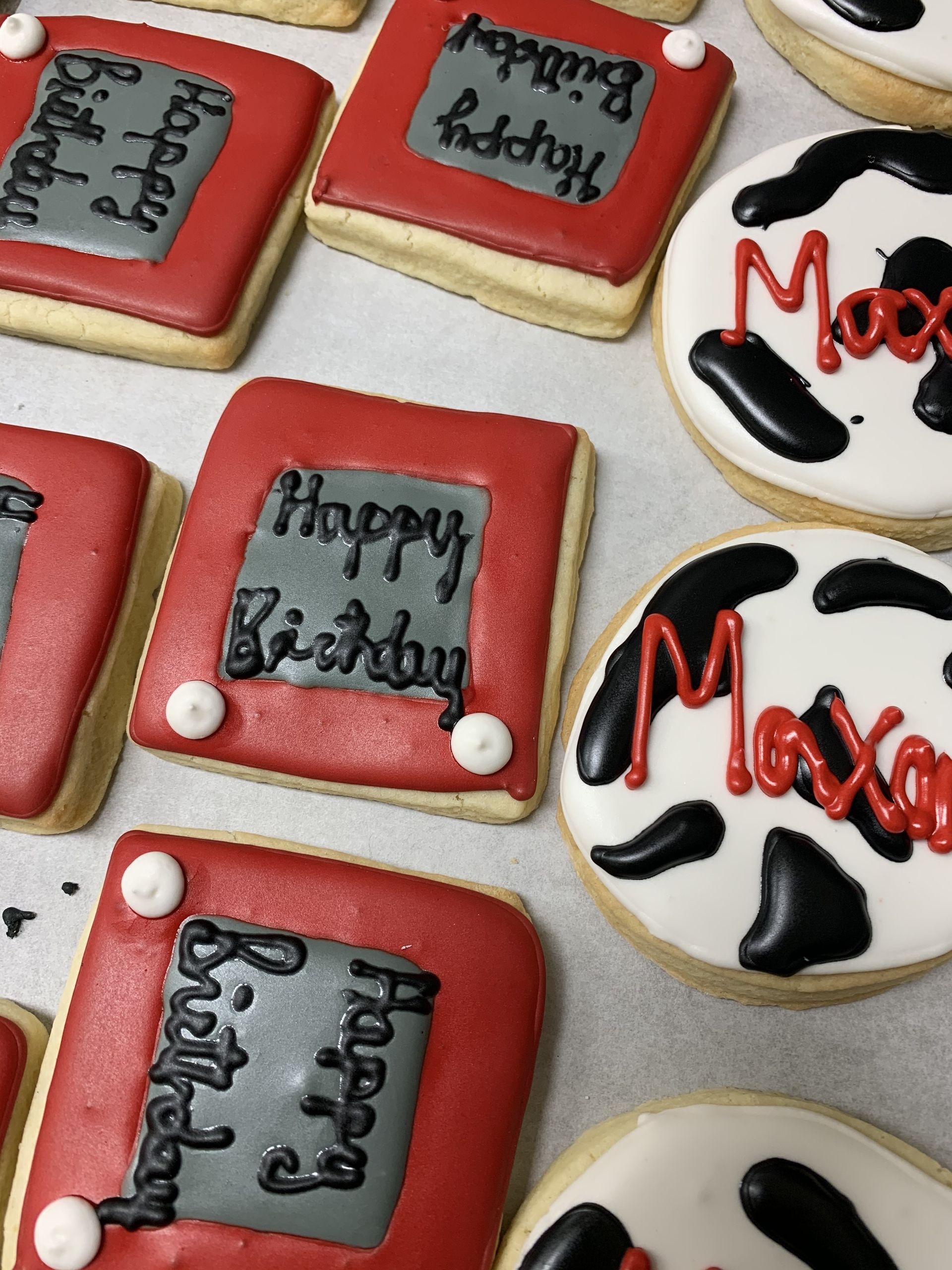 a bunch of cookies that say happy birthday on them