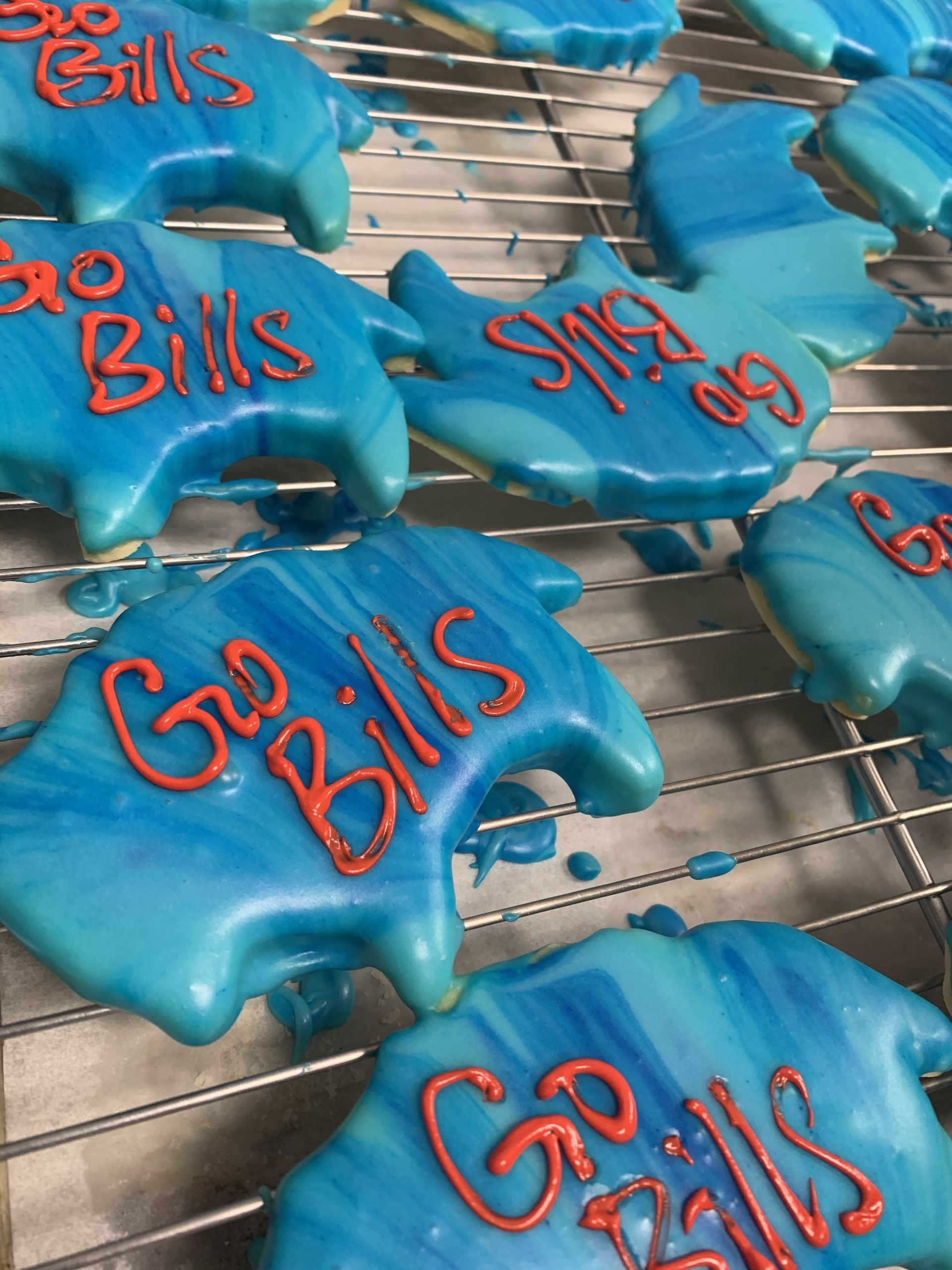 a bunch of cookies that say go bills on them