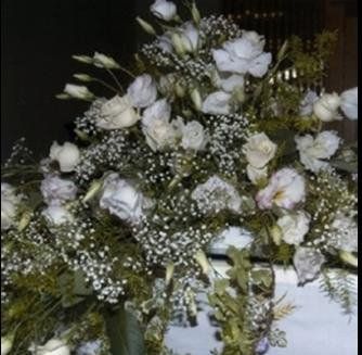 mazzo di fiori bianchi