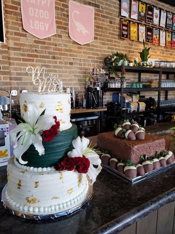 Cannoli Cream Dessert Cake – Freed's Bakery