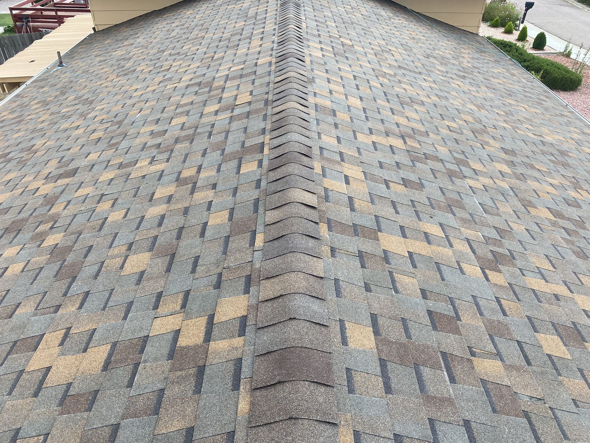A close up of a roof with shingles on it.
