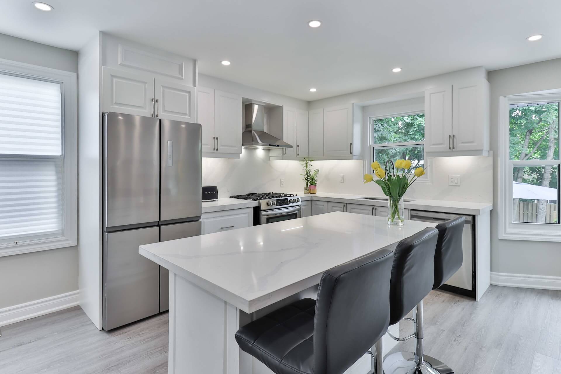 White cabinets are a timeless and popular cabinet color this year
