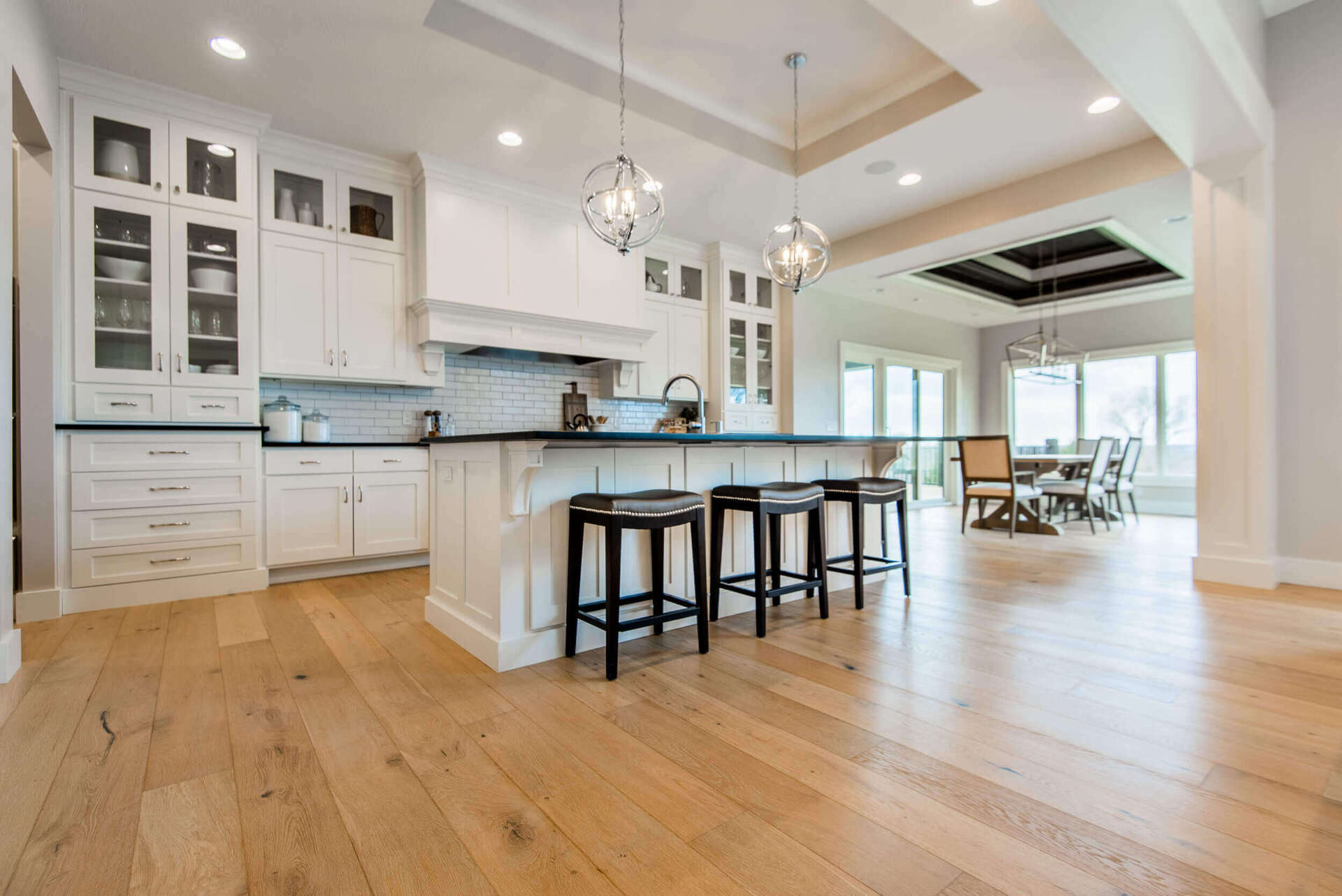 3 kitchen cabinet ideas to go with oak flooring