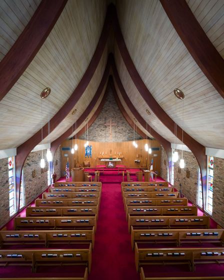 Episcopal church of the Redeemer interior
