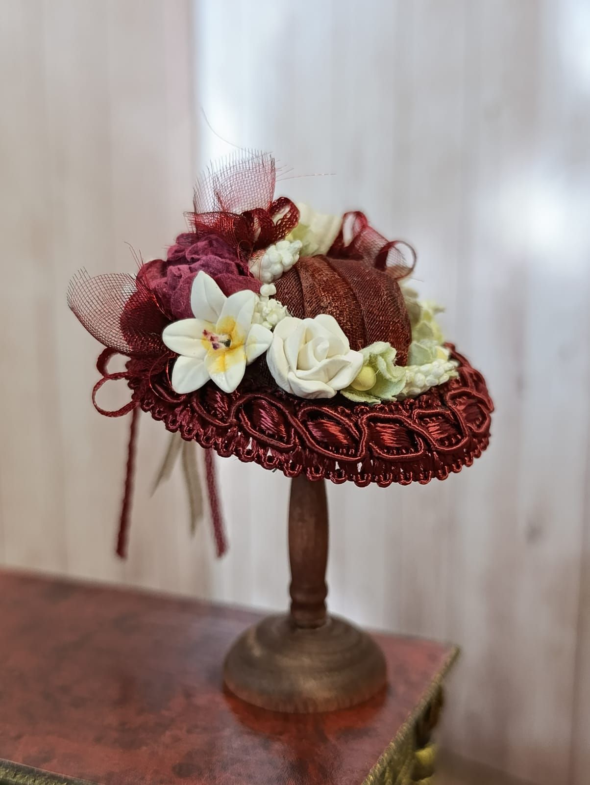 Bordeauxrode hoed II