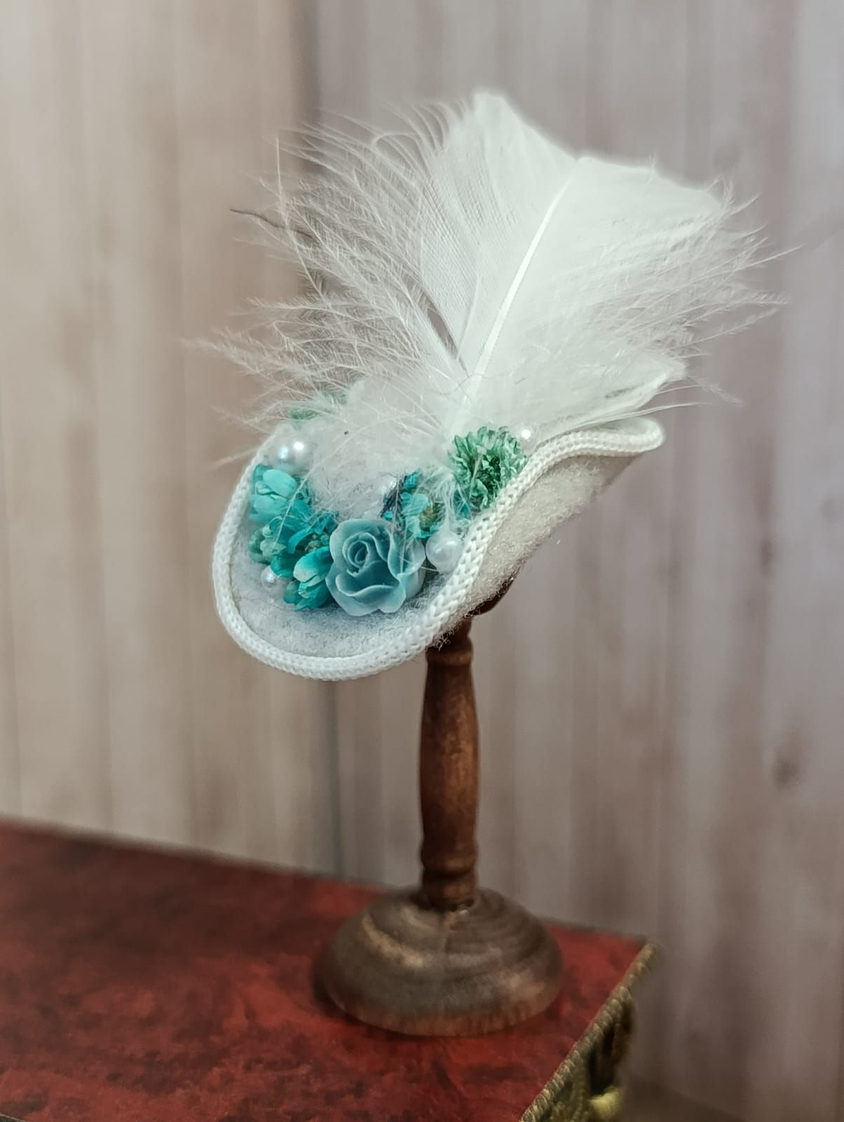 Wit/turquise hoed