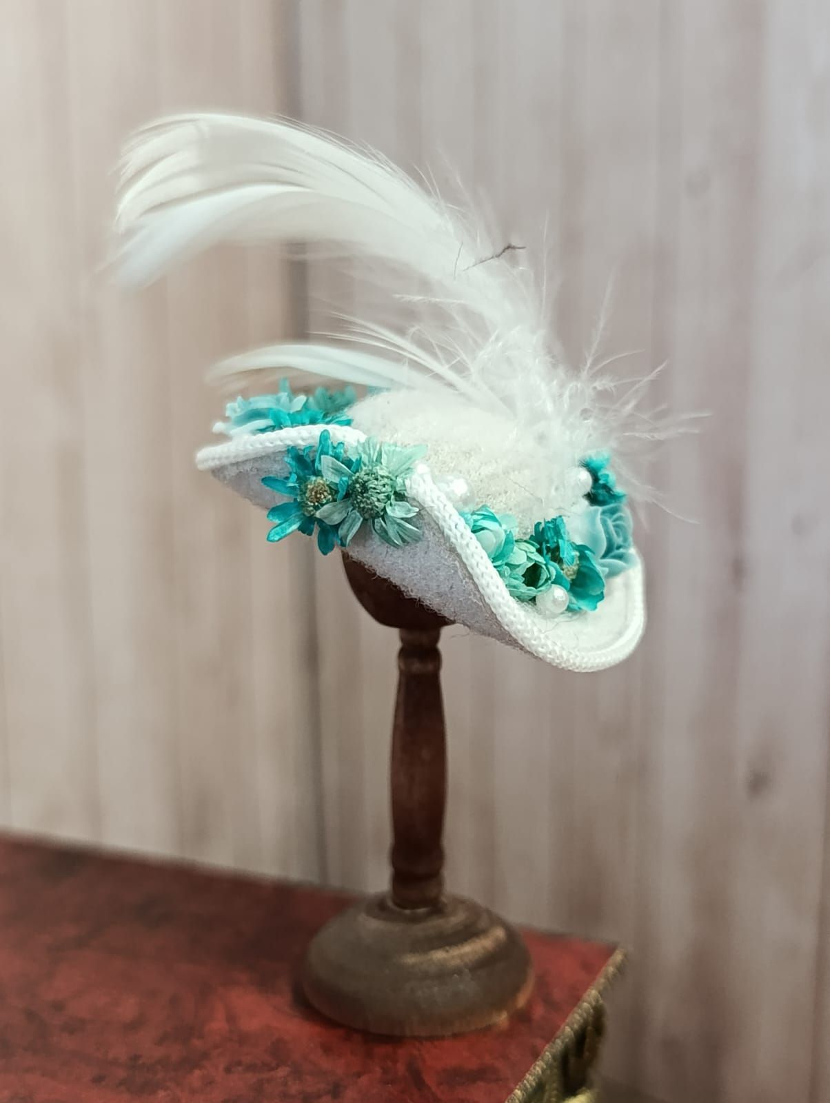 Wit/turquise hoed