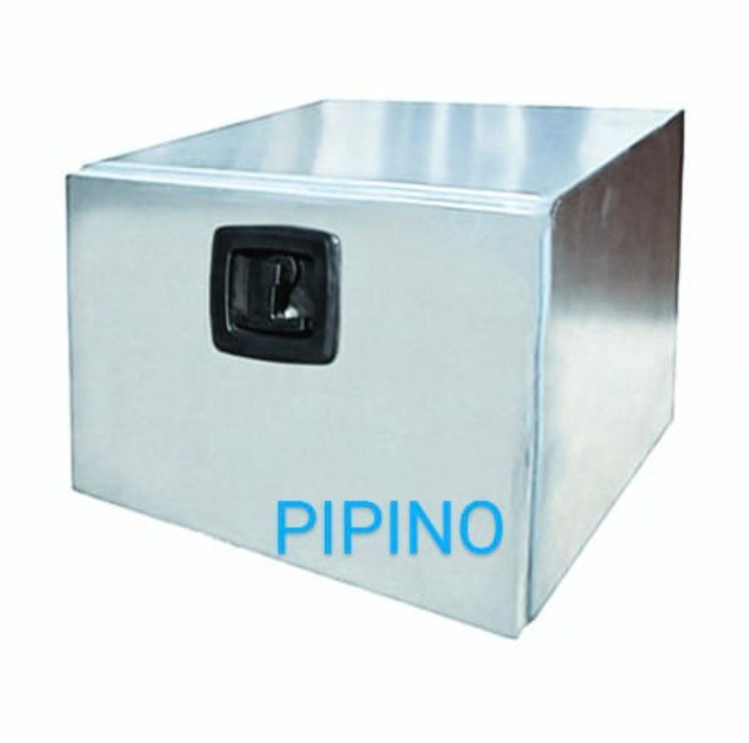 Una scatola di acciaio inossidabile con la scritta pipino sopra
