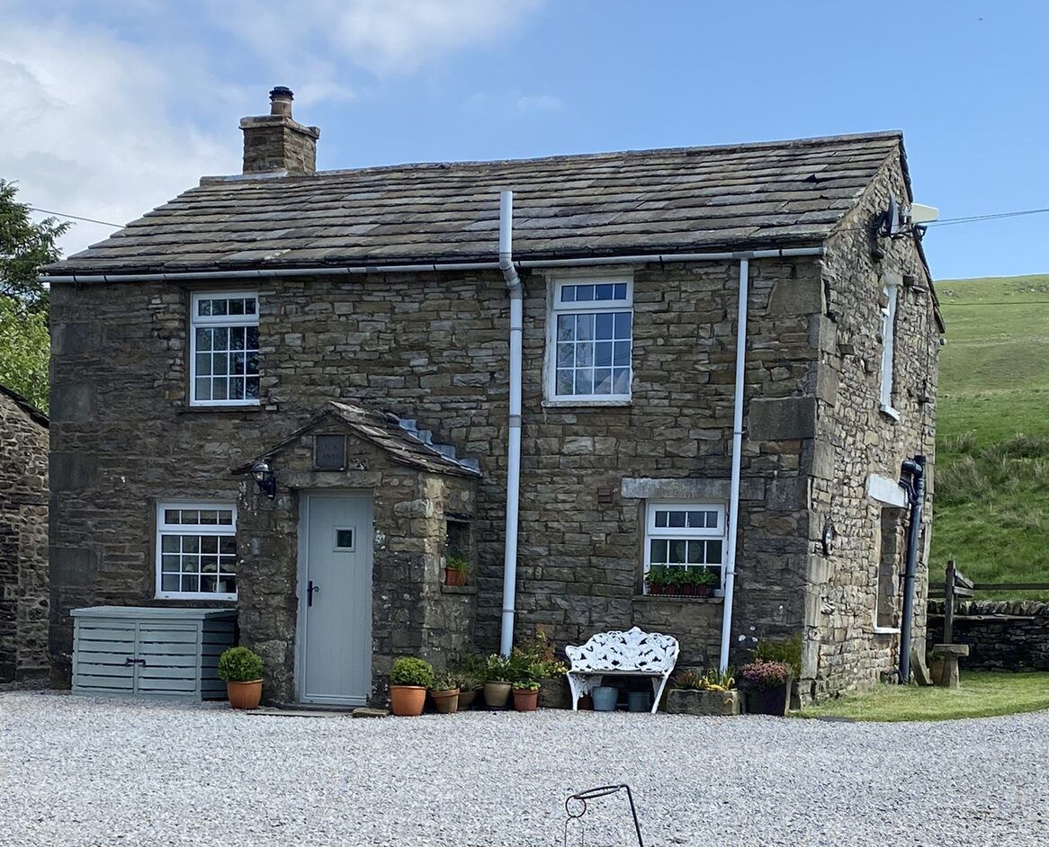 Blades Cottage Front