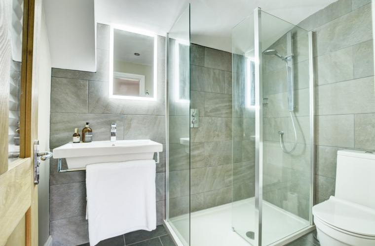 Blades Cottage ensuite